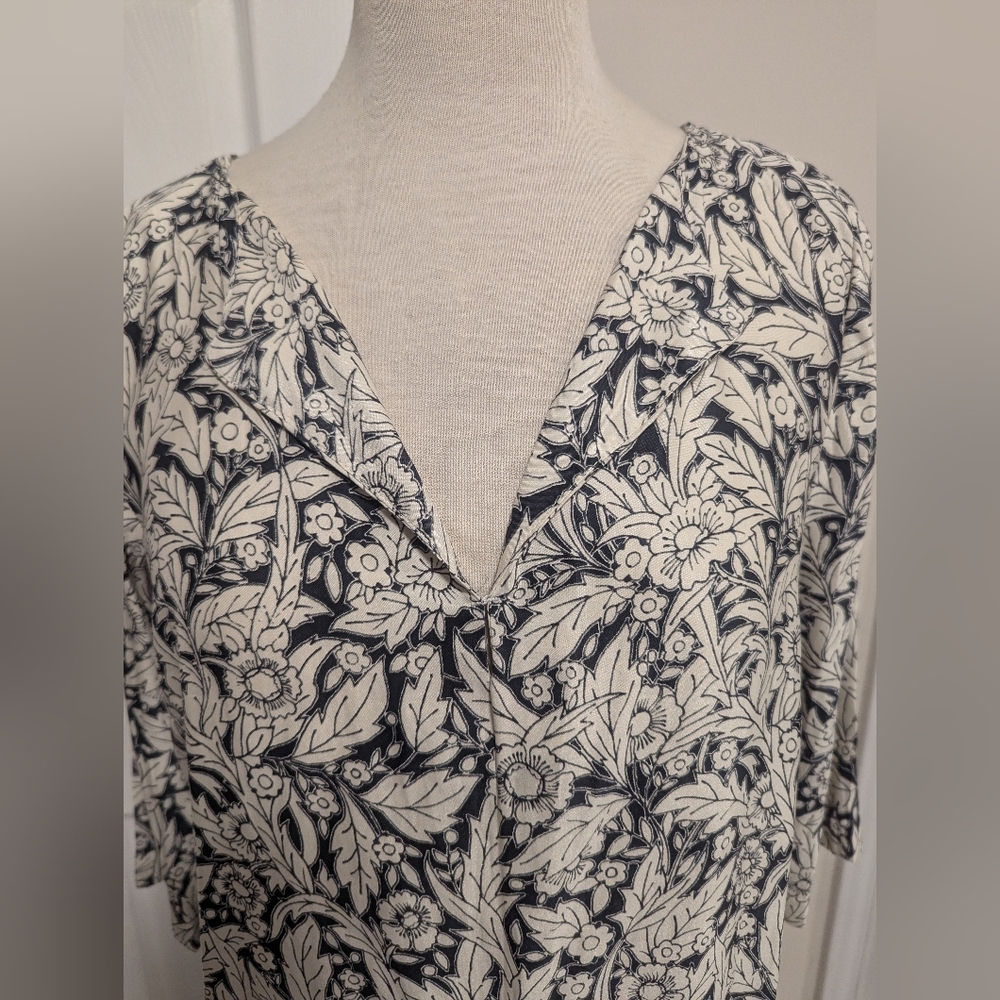 Mango Monochrome Leaf Pattern Robe - Picture 3 of 4